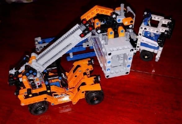 LEGO Technic Container Yard 42062